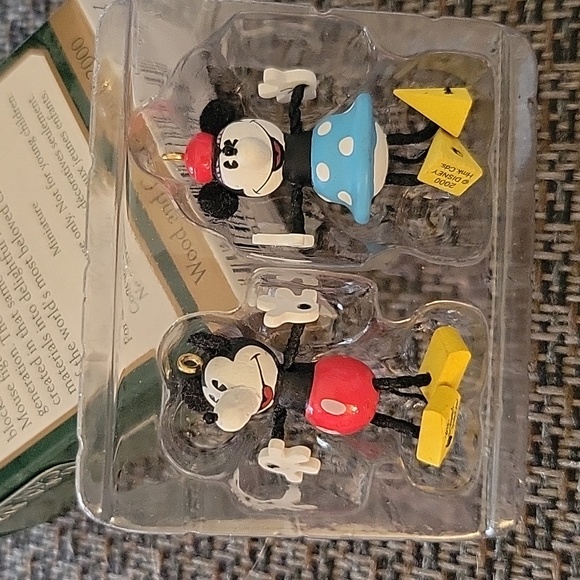 #5 Vintage Hallmark Keepsake Disney Ornament Miniature. 2000 - Picture 3 of 3